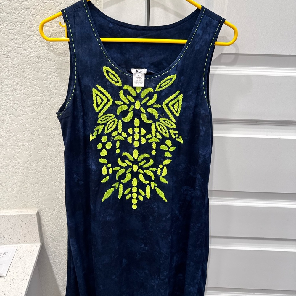 Navy blue boutique dress with neon green design!great beach to dinner date dress